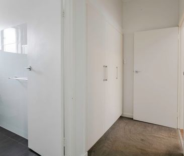 BEAUTIFULLY PRESENTED 2 BEDOOM SECURE UNIT IN GREAT LOCATION - Photo 5