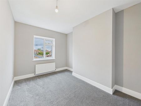 4 bedroom end of terrace house to rent - Photo 3