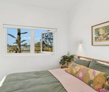 Hidden Oasis with coastal views - Photo 2