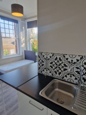 Studio Flat, Linden Mansions, N6 - Photo 3