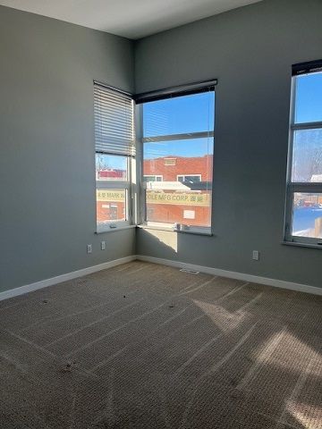 Spacious 2 Bedroom Townhome with Garage & Private Courtyard and in suite laundry - Photo 5