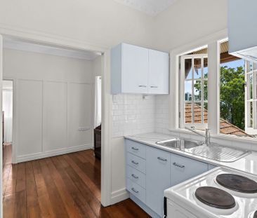 Art Deco Unit in Ideal Location! - Photo 4