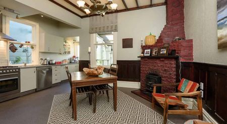 large family home - Photo 2