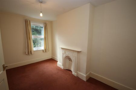 2 bedroom Terraced House to let - Photo 2