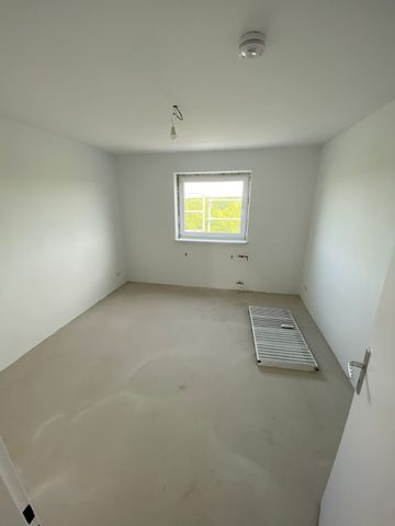 Dachgeschosswohung mit Weitblick 3-Zimmer // DG, rechts - Photo 4