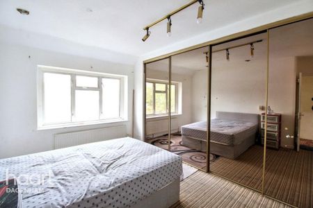 3 bedroom end of terrace house to rent - Photo 2