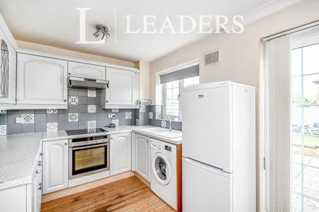 2 bedroom semi-detached house to rent - Photo 5