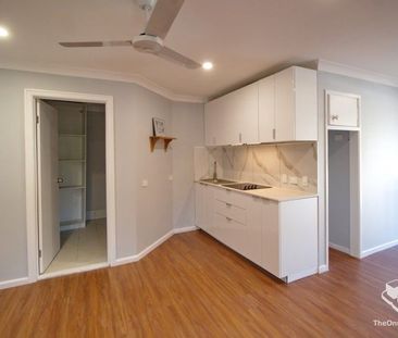 Quite and leafty One bedroom one study - Photo 3