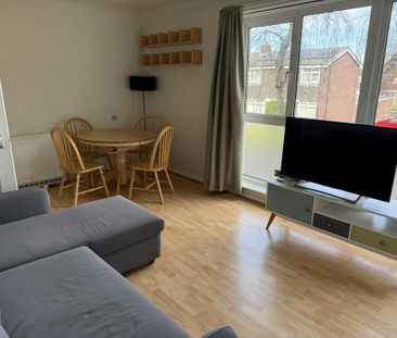 2 bedroom flat to rent - Photo 2