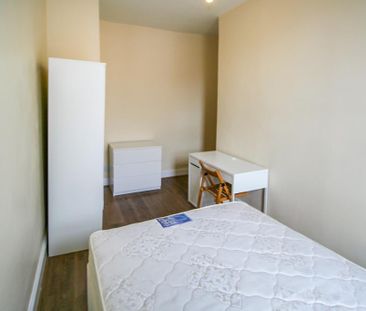 3 bedroom flat to rent - Photo 5