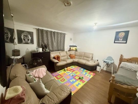 4 bed detached bungalow to rent in Copperfield Avenue, Uxbridge, UB8 - Photo 1