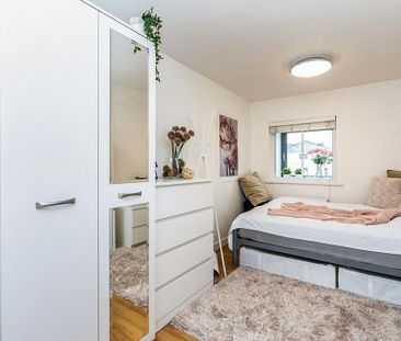 4 bedroom flat to rent - Photo 2