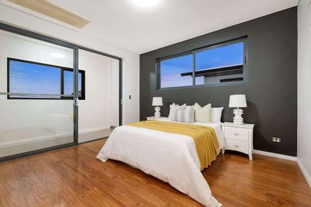 Full Brick Residence with Panoramic City Views in the heart of Kingsgrove - Photo 3