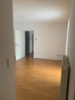 großzügige 2-Zimmer Wohnung mit Terrasse und möblierter Küche - Foto 1