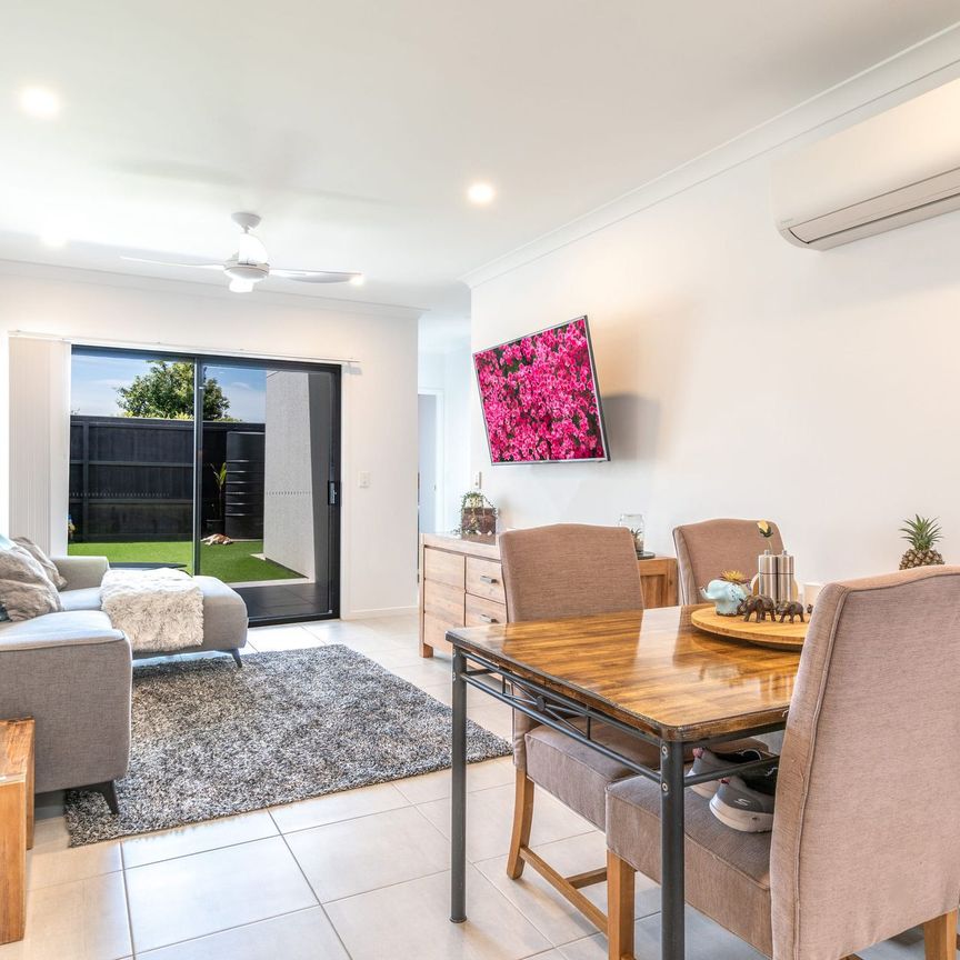 Low Maintenance Living in Award Winning Family Friendly Estate&excl; - Photo 1