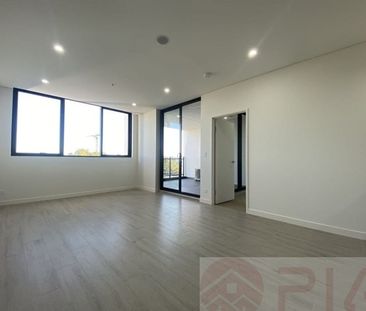 Spacious 3-Bedroom Modern Apartment in Vibrant Kogarah - Photo 5