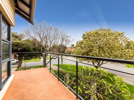 Bright & Airy Apartment in the Heart of North Perth - Photo 5