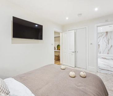 3 bedroom house in South Kensington - Photo 4