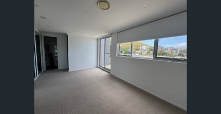 Modern 2-Bedroom Apartment in West Gosford - Convenient Location & Stunning Views - Photo 2