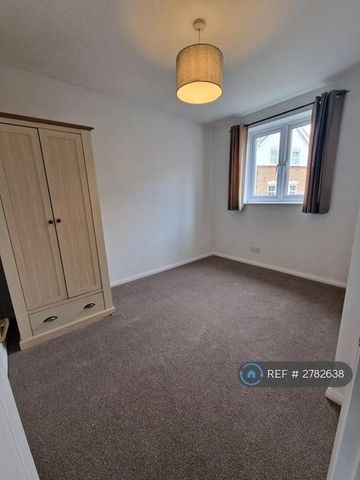 3 bedroom semi-detached house to rent - Photo 4