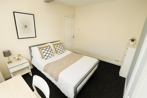 5 Bed Student Accommodation - Photo 1