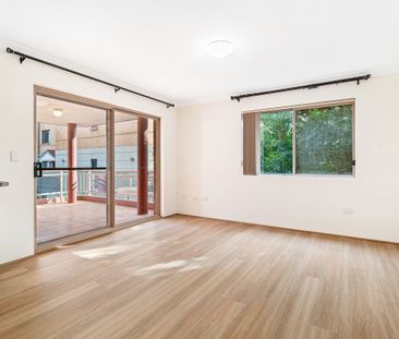 Spacious & Light-Filled 2 Bedroom Apartment - Photo 5