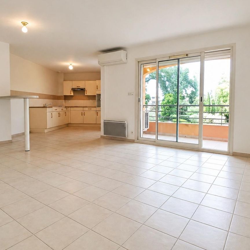 Location Appartement 3 pièces 75m² SORGUES 84700 - Photo 1