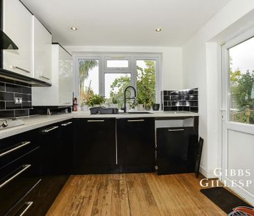 4 bedroom terraced house to rent - Photo 6