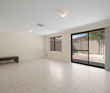 Large Easy Care Home - Photo 3