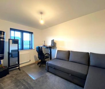 3 bedroom semi-detached house to rent - Photo 1