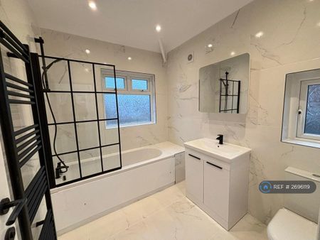 3 bedroom semi-detached house to rent - Photo 3