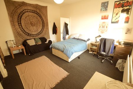 8 Bed - 20 Hyde Park Terrace, Hyde Park, Leeds - LS6 1BJ - Student - Photo 3