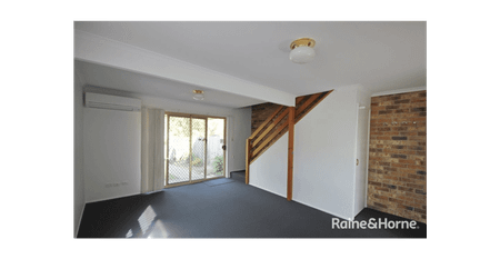 Convenient & Low-Maintenance Living - Just 500m from Loganholme Train Station! - Photo 3