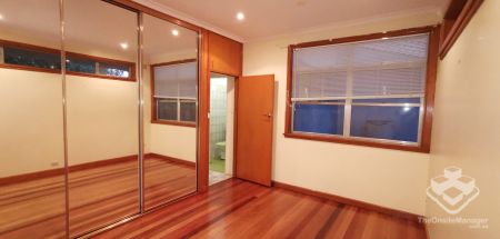 Spacious Family Home with Self-Contained Flat - Photo 5