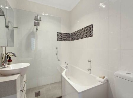 Spacious Family Home with Pool in a Convenient Kirrawee Location - Photo 5