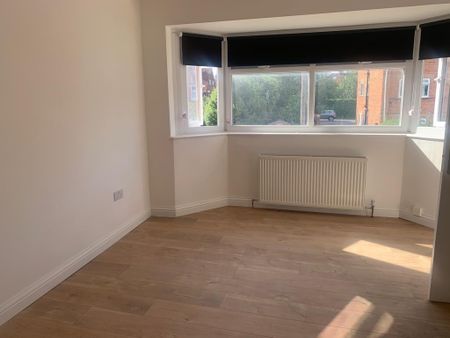 6 bedroom detached house to rent - Photo 2