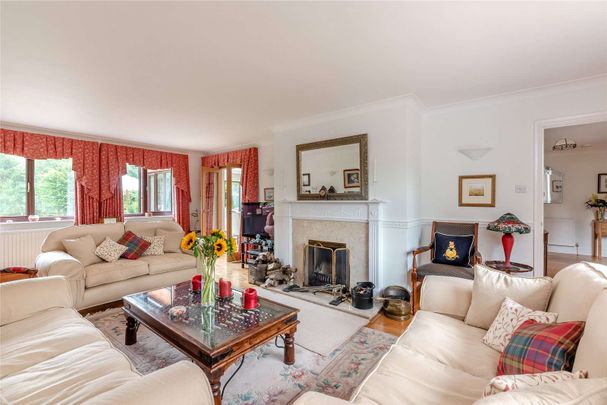 An extremely spacious and well laid out family home to rent in the sought after Berkshire village of Inkpen. - Photo 1