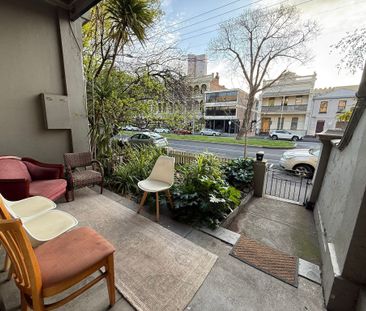 Carlton - Photo 1