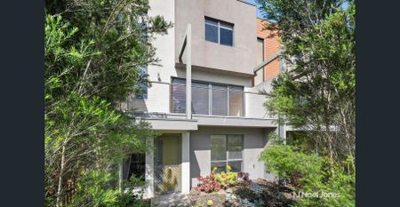 STYLISH AND MODERN TOWNHOUSE - Photo 2