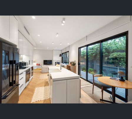 2/5 Valdemar Court, Brighton East, Vic 3187 - Photo 1