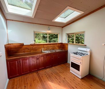 Charming Mountain Cottage in Prime Location! - Photo 3