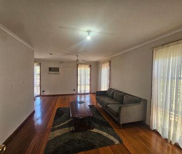 3 BEDROOM FAMILY HOME - Photo 1