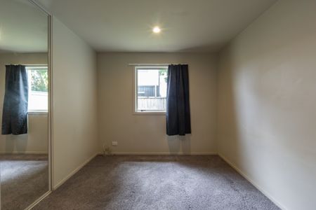 Two Bedroom Home in Hamilton East - Photo 4