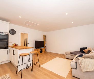 Colbeck, Church Crookham, Fleet, GU52 - Photo 6