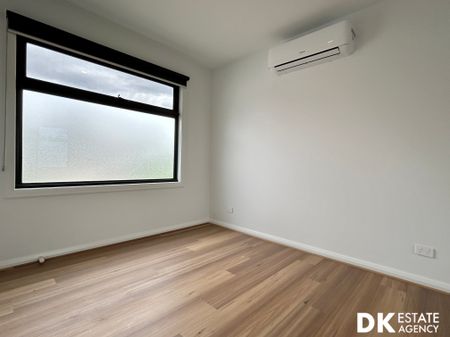 Brand New 4 Bedroom Townhouse - Photo 4