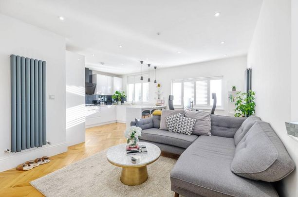 2 bedroom flat to rent - Photo 1