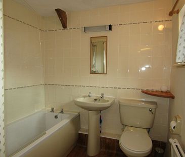 2 bed Cottage - To Let - Photo 1