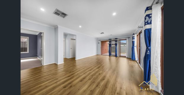 Stunning Henley Masterpiece-Property in Prime Location! - Photo 1