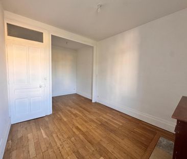 Location Appartement 3 pièces 53m² ECULLY 69130 - Photo 2