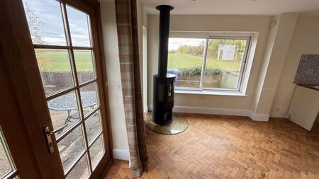 3 bedroom semi-detached house to rent - Photo 3